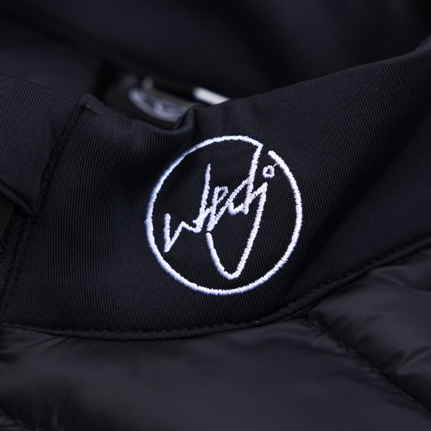 GRIP HYBRID JACKET BLACK